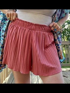 Pleated Dusty Rose Women’s Elastic-Waist Shorts